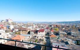 в большой комнате 2 комнатная квартира в Феодоси, улица Куйбышева, 57-А