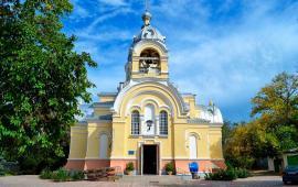 Здание храма Казанский собор в Феодосии