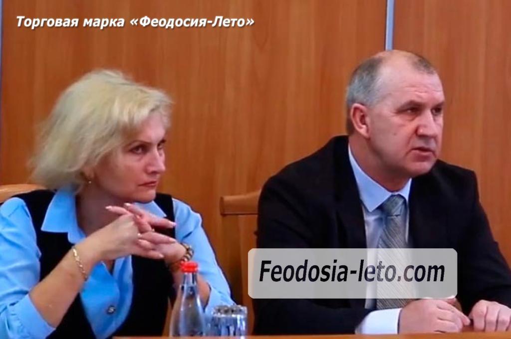 Глава администрации Сергей Бовтуненко и председатель городского совета Анжела Сердюкова Новое руководство в Феодосии