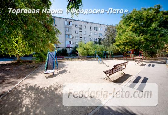 Во дворе дома Феодосия бульвар Старшинова, 12 - фотография № 24