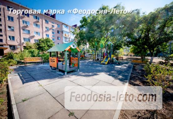 Во дворе дома Феодосия бульвар Старшинова, 12 - фотография № 30