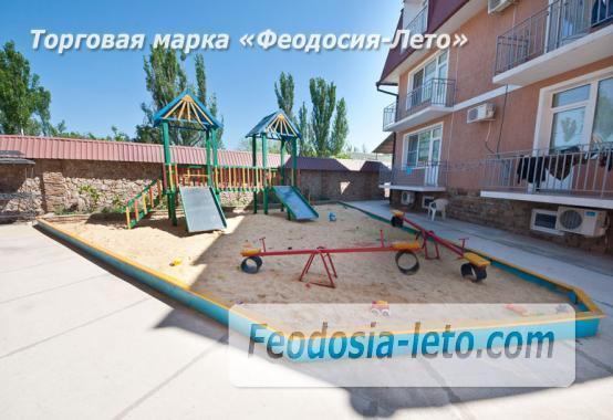 Гостевой дом с детской площадкой у моря на улице Строительная в Феодосии - фотография № 2