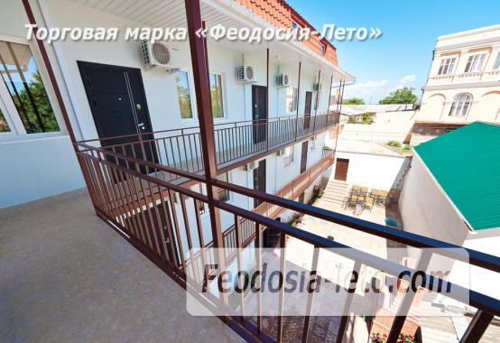 Гостиница в г. Феодосия в Крыму на улице Семашко, номера с кухней - фотография № 2