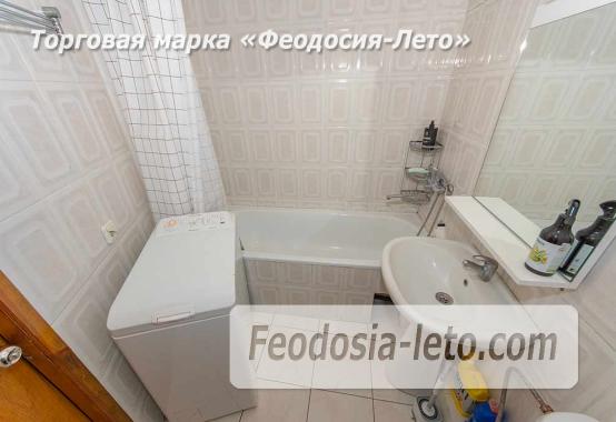 Уютная 2‑комнатная квартира на 4‑м этаже в Феодосии (бульвар Старшинова, 12): панорамный вид, застеклённый балкон, автономное отопление. Рядом — море (8 мин), набережная, Комсомольский парк, рынок. Заселение сразу. - фотография № 15