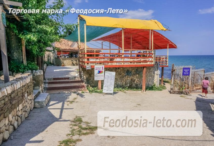 Пляж Ай-Петри, рядом с кафе Суворинские камни в Феодосии - фотография № 3