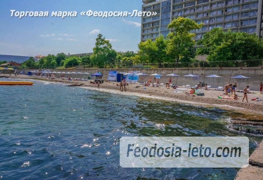 Пляж Ай-Петри, рядом с кафе Суворинские камни в Феодосии - фотография № 7