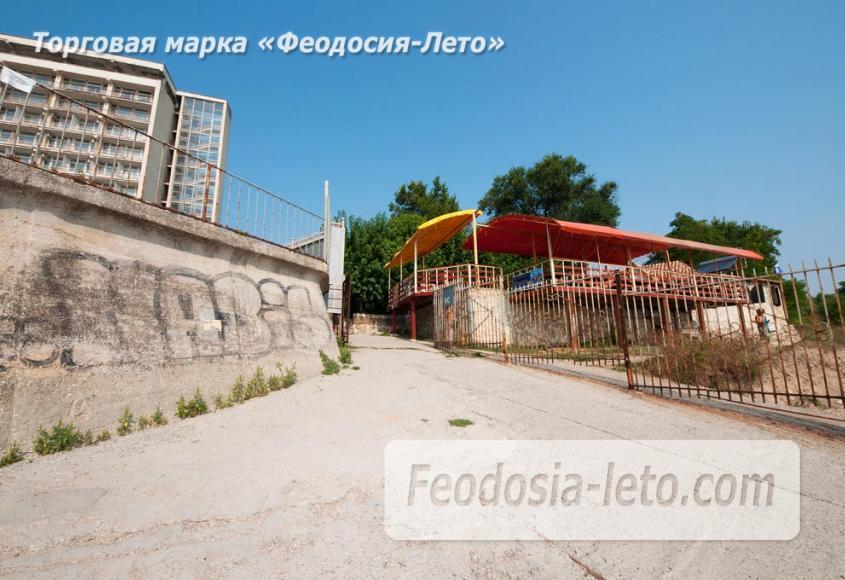 Пляж Ай-Петри, рядом с кафе Суворинские камни в Феодосии - фотография № 10