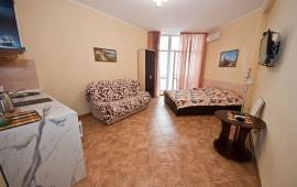 2 комнатные апартаменты в Феодосии с видом на море на Черноморской набережной, 1