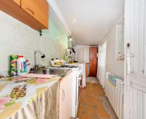 Кухня общего пользования во дворе в мини гостинице в Феодосии на улице 3-го Интернационала - фотография № 1