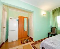 1-комнатный номер на 2 этаже в мини гостинице в Феодосии на улице 3-го Интернационала - фотография № 2