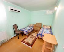 2-комнатный номер на 3 этаже в мини гостинице в Феодосии на улице 3-го Интернационала - фотография № 4