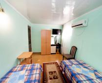 2-комнатный номер на 3 этаже в мини гостинице в Феодосии на улице 3-го Интернационала - фотография № 5