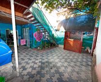 ухоженный и озеленный дворик Квартира в г. Феодосия в частном секторе на ул. Гольцмановская - фотография № 2